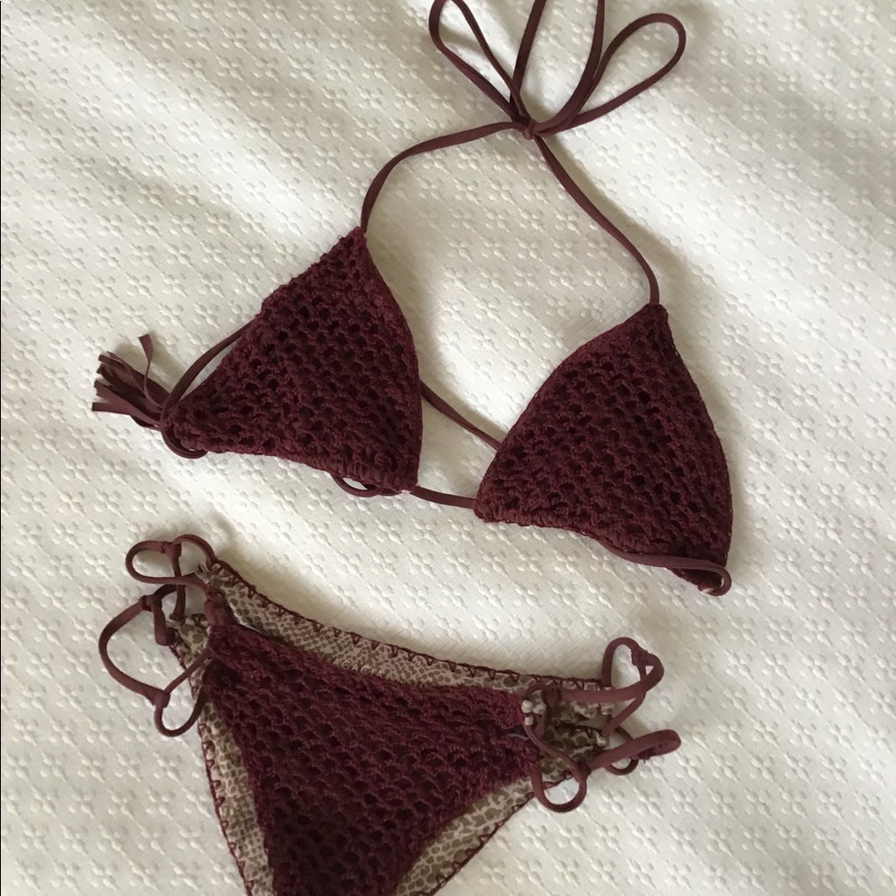 Acacia crochet in merlot